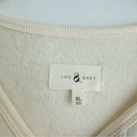 Lou & Grey Cream Crewneck Sweatshirt with Red and Pink Star Accents size XL - Picture 6 of 8